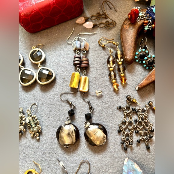 Bundle Lot of 18 Pair of Unique Vintage Retro Assorted Pierced Dangle Earrings - Picture 12 of 17